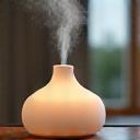 Diffusore di oli essenziali dal design moderno e minimale, con vapore sottile che si alza